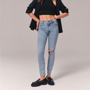 Abercrombie The Skinny High Rise jeans, size 25 / O regular length curve love.